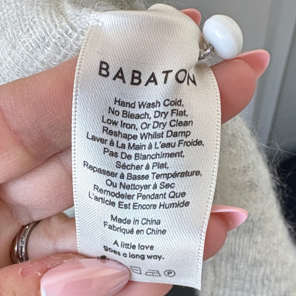 Like new lightweight Babaton cardigan - Picture 5 of 6